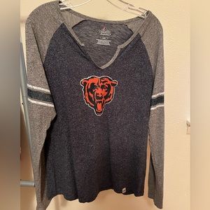 V-neck Chicago Bears long sleeves shirt like new!